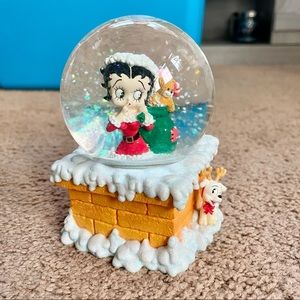 Betty Boop Vintage Musical Christmas Snow Globe